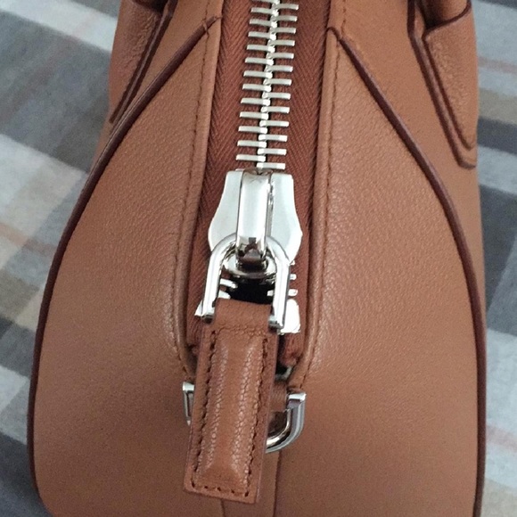 ❌SOLD❌NEW Givenchy Antigona Medium Sugar Satchel - Picture 7 of 8